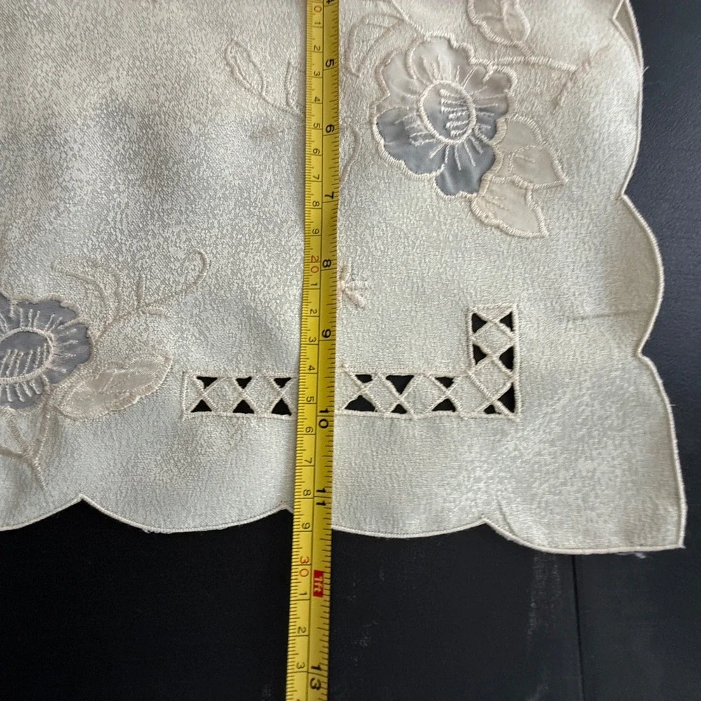 Vintage Cream Embroidered Floral Cutwork Scalloped Placemats Napkins Set of 8